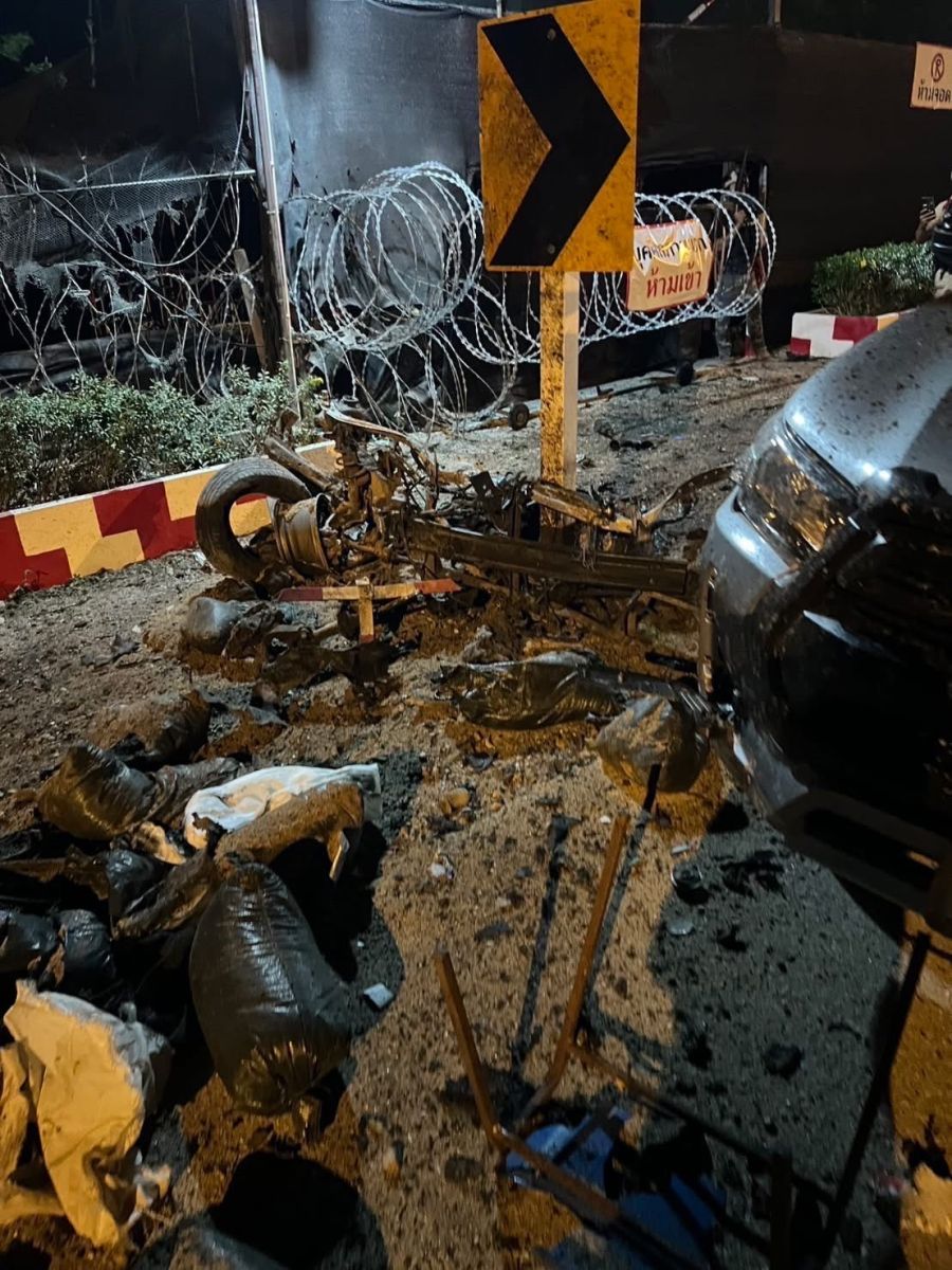 Car bomb rips through Narathiwat checkpoint, 1 injured | News by Thaiger