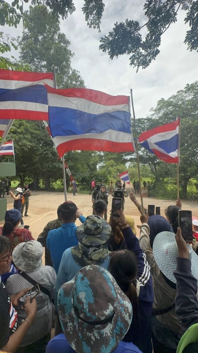 Thai army blasts sound cannons at Cambodian border clash | News by Thaiger