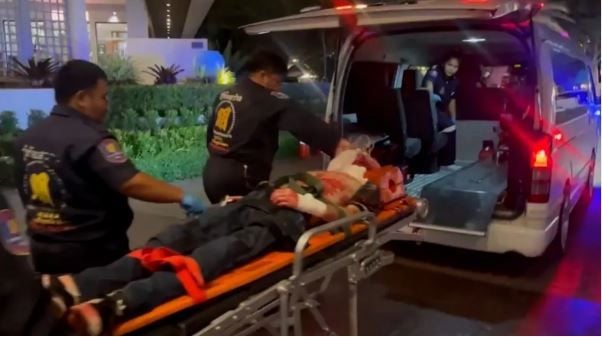 Self-harming Brit in Pattaya hotel drama identified as missing Scot | News by Thaiger