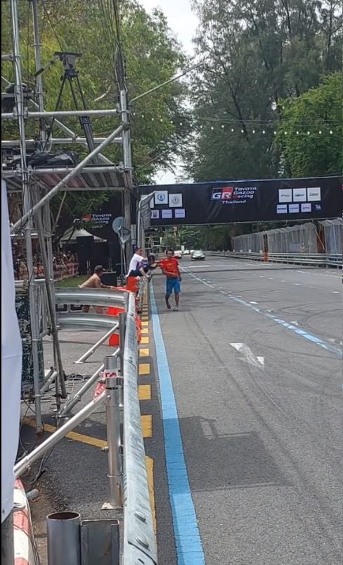 Thai man pulled to safety in Phuket racetrack drama (video) | News by Thaiger