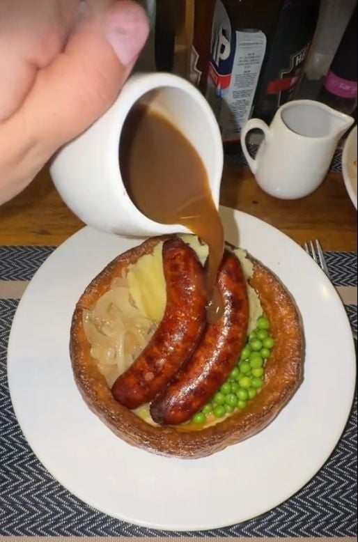 British woman in Thailand raves over epic English roast fix (video) | News by Thaiger