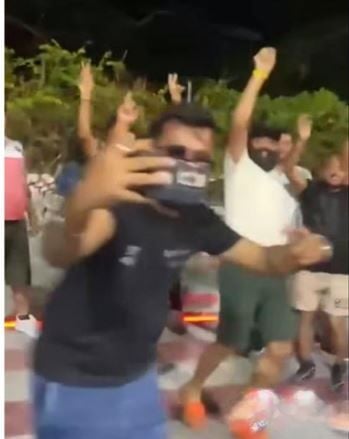 Indian tourists turn Pattaya songthaew into dance floor | News by Thaiger