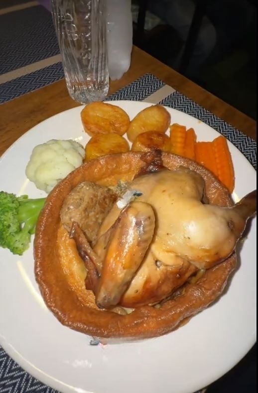 British woman in Thailand raves over epic English roast fix (video) | News by Thaiger