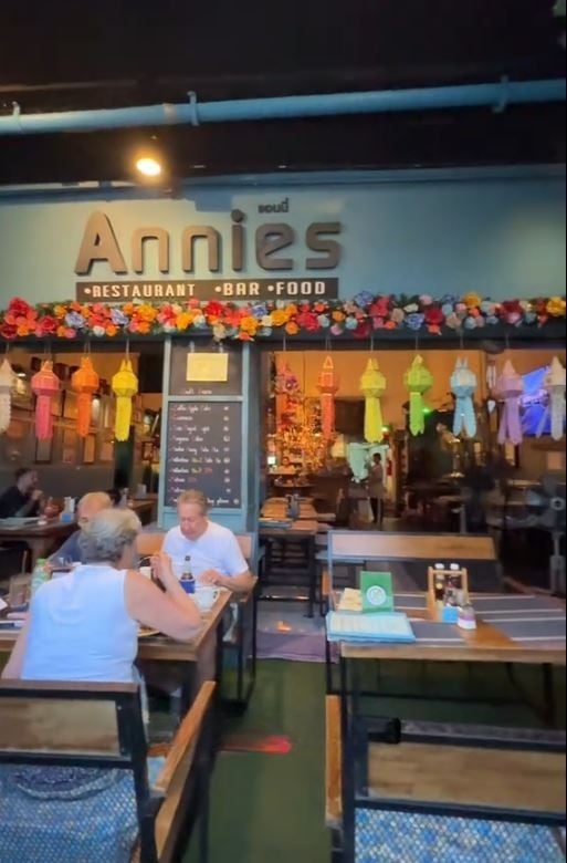 British woman in Thailand raves over epic English roast fix (video) | News by Thaiger