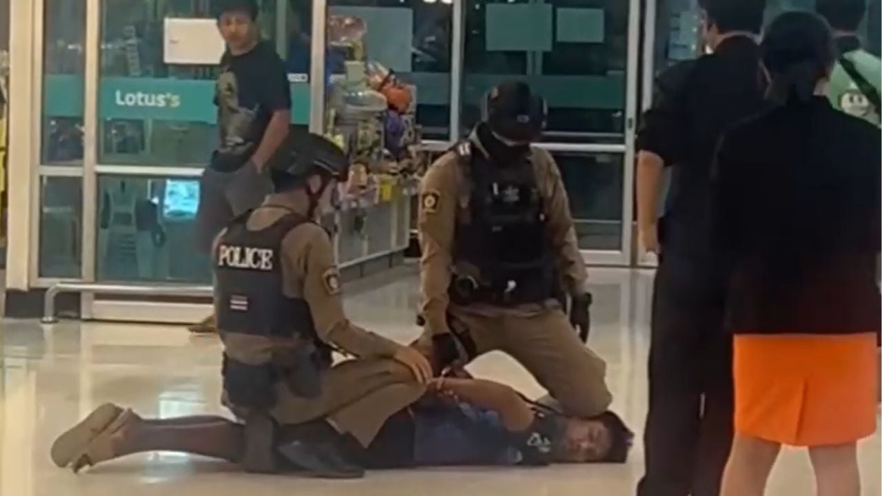 Man arrested after gold theft attempt at Lotus Mall in Tak | Thaiger