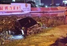 Pickup and sedan plunge into pond after collision near Thammasat | Thaiger