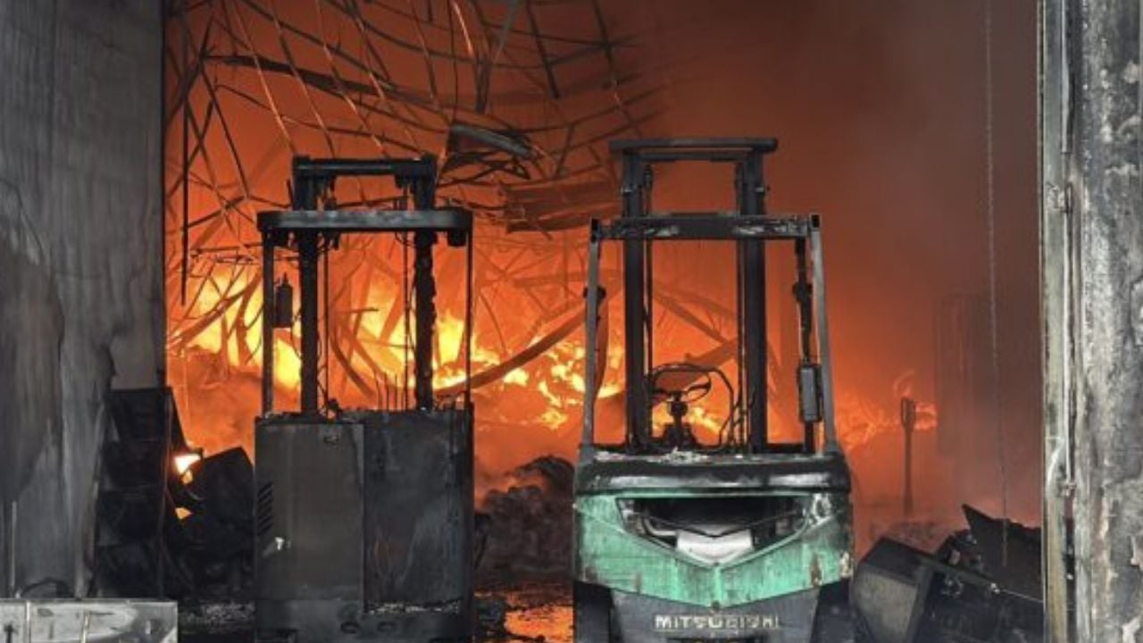 Fire at Phetchaburi plastic factory causes damage worth millions baht | Thaiger
