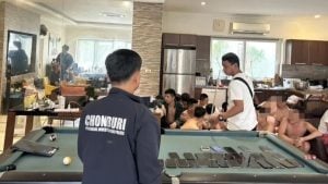 Loan shark operation busted in Pattaya, 26 Chinese nationals arrested | Thaiger