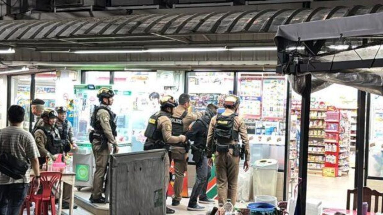 Chinese man with firearm surrenders after Pattaya store standoff | Thaiger