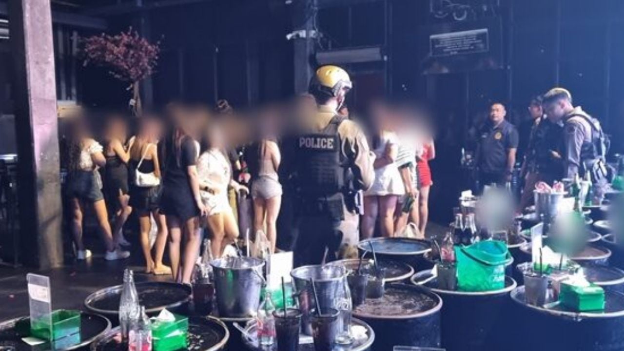 Nightclub raid in Nonthaburi uncovers drugs, 16 test positive | Thaiger