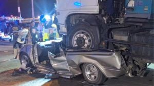 Truck runs red light, causing fatal collision in Phayao | Thaiger