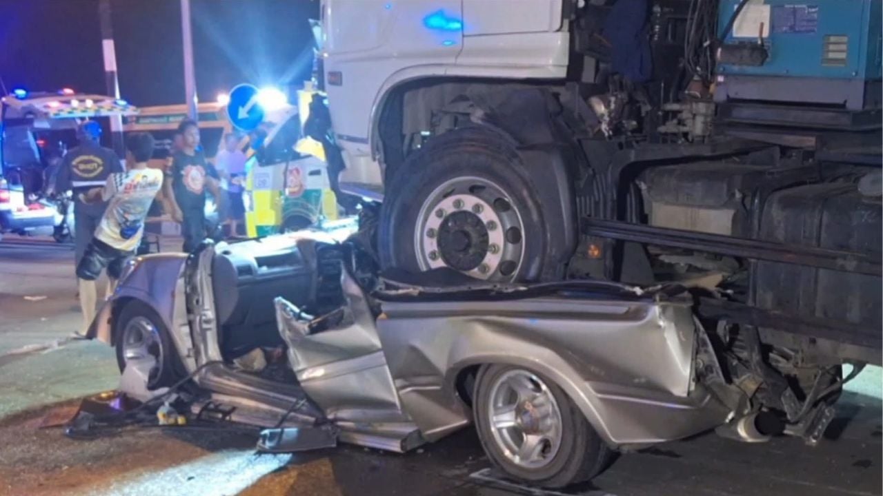 Truck runs red light, causing fatal collision in Phayao | Thaiger