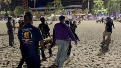 Hero saves woman from drowning at Pattaya Beach | Thaiger