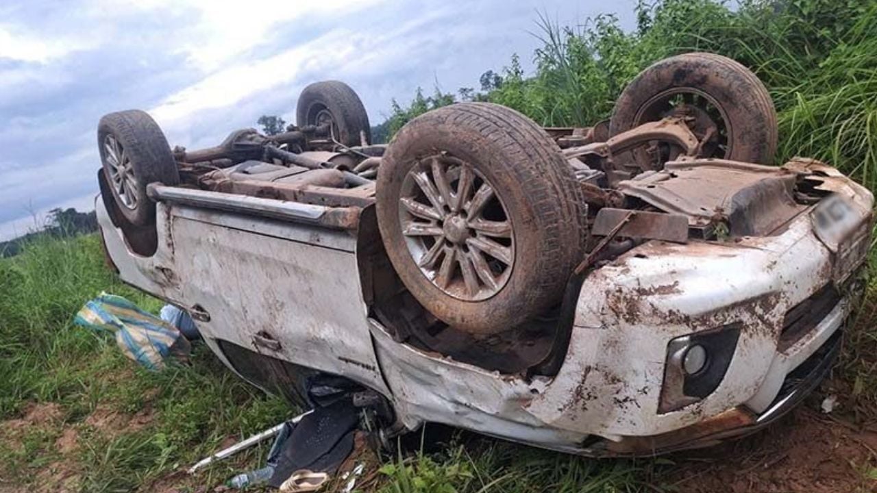 Pick-up truck overturns in Chachoengsao rain, one fatality reported | Thaiger