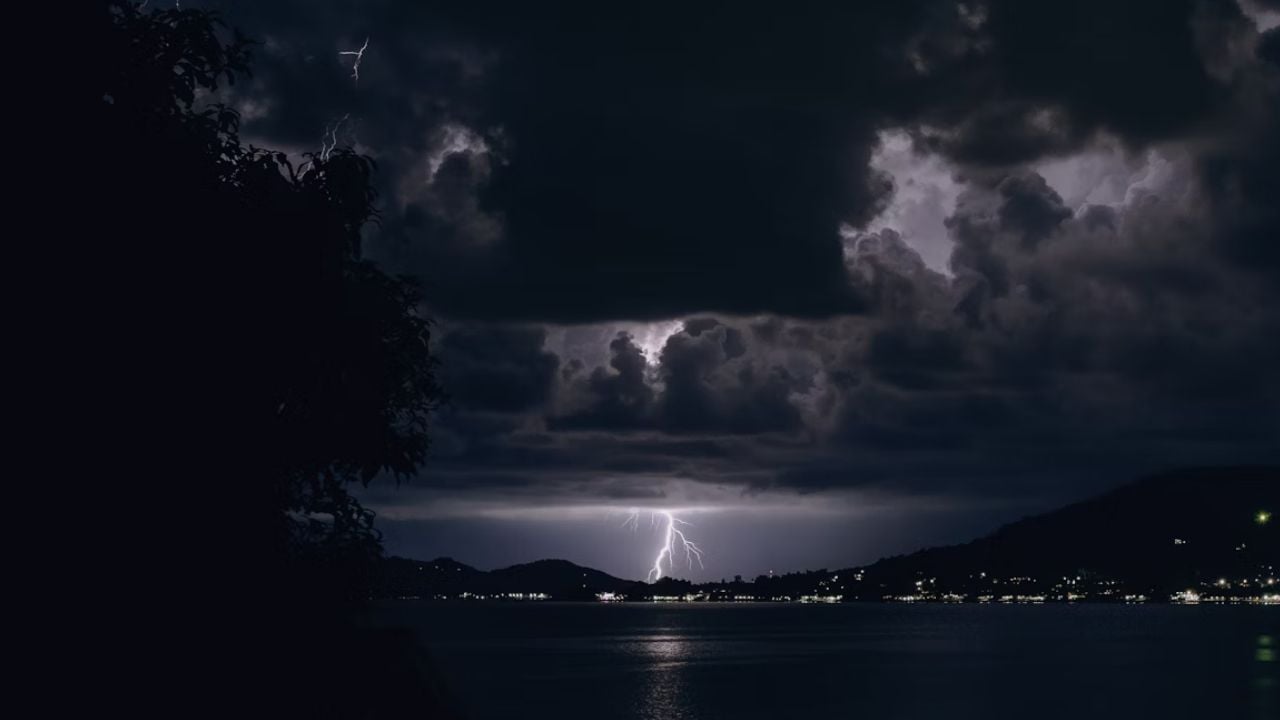 Heavy rain and flood warnings across 38 Thai provinces | Thaiger