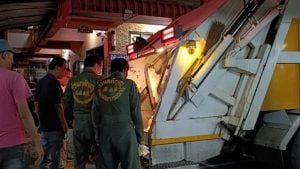 Pathum Thani garbage collector finds baby in rubbish bag | Thaiger