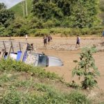 Flood alert in Mae Sariang after car swept away by creek | Thaiger