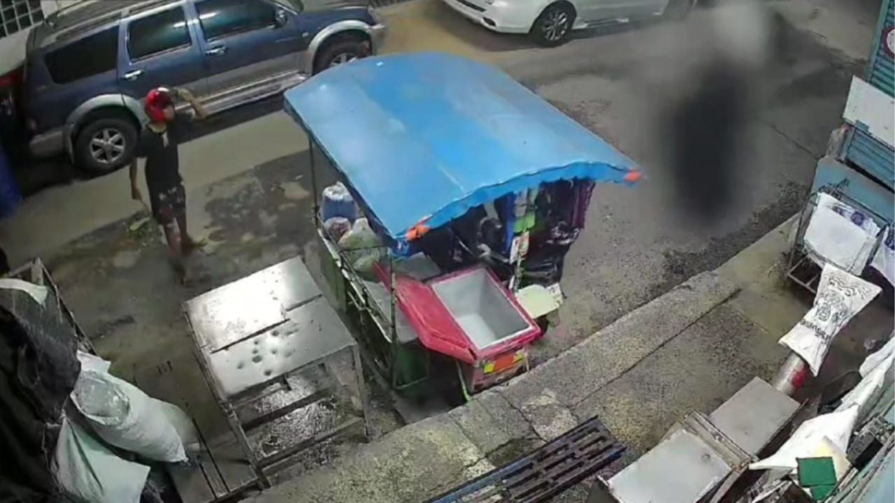 Ayutthaya vendor defends against teen robbers with fruit knife | Thaiger