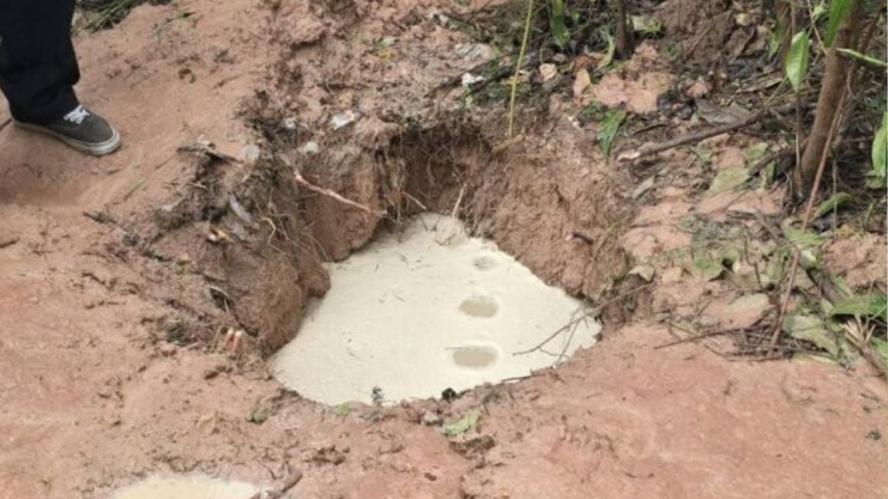Thai officials search for hidden Cambodian rockets after border clash | Thaiger