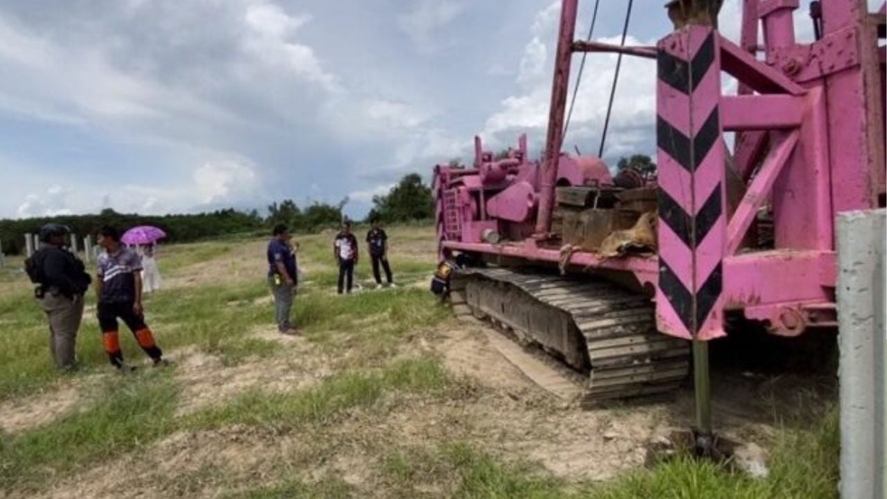 Man tragically killed by crane in Chon Buri construction site | Thaiger