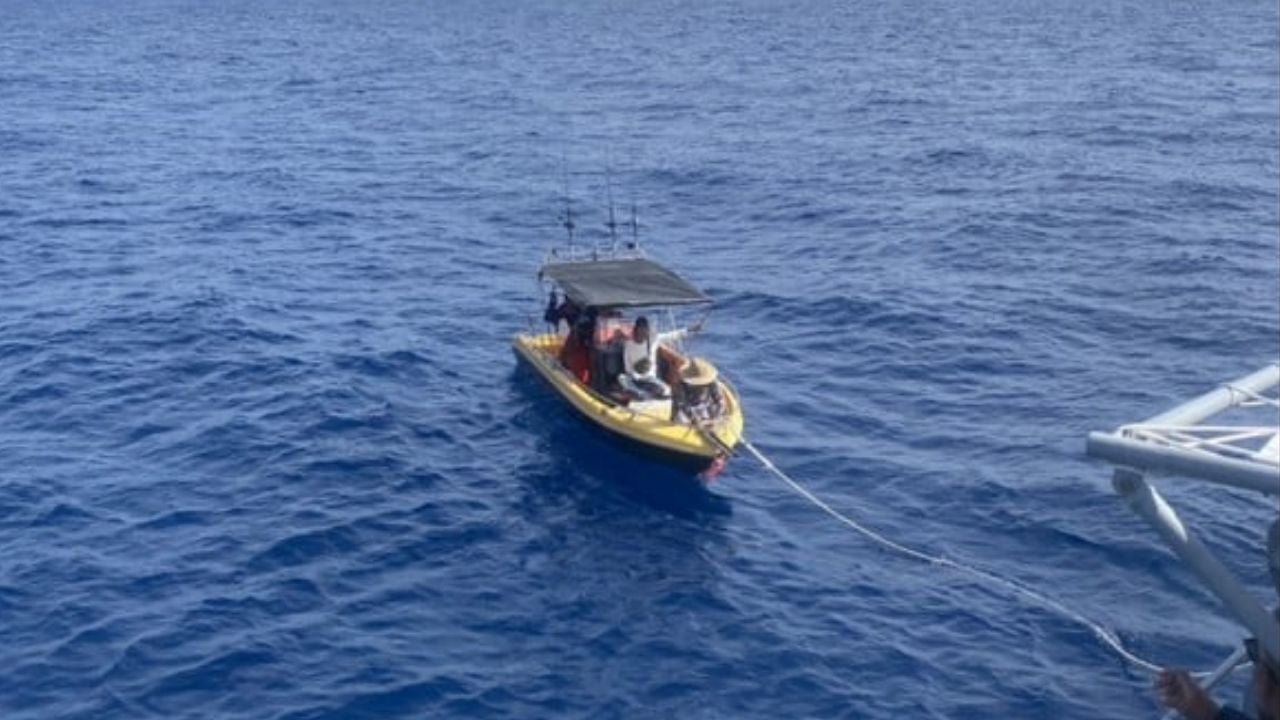 Thai MECC rescues stranded fishermen after two days at sea | Thaiger