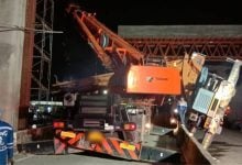 Crane collapse on Rama 2 Road injures three, causes power outage | Thaiger