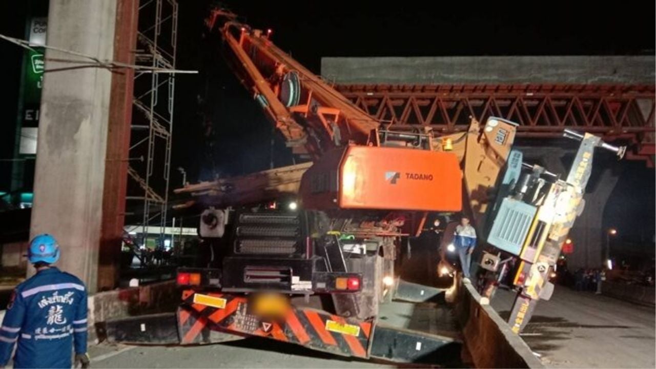 Crane collapse on Rama 2 Road injures three, causes power outage | Thaiger