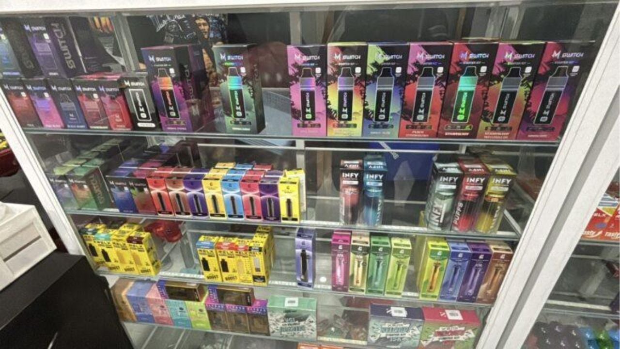 Pattaya police raid convenience store selling illegal vapes, seize 600 items | Thaiger