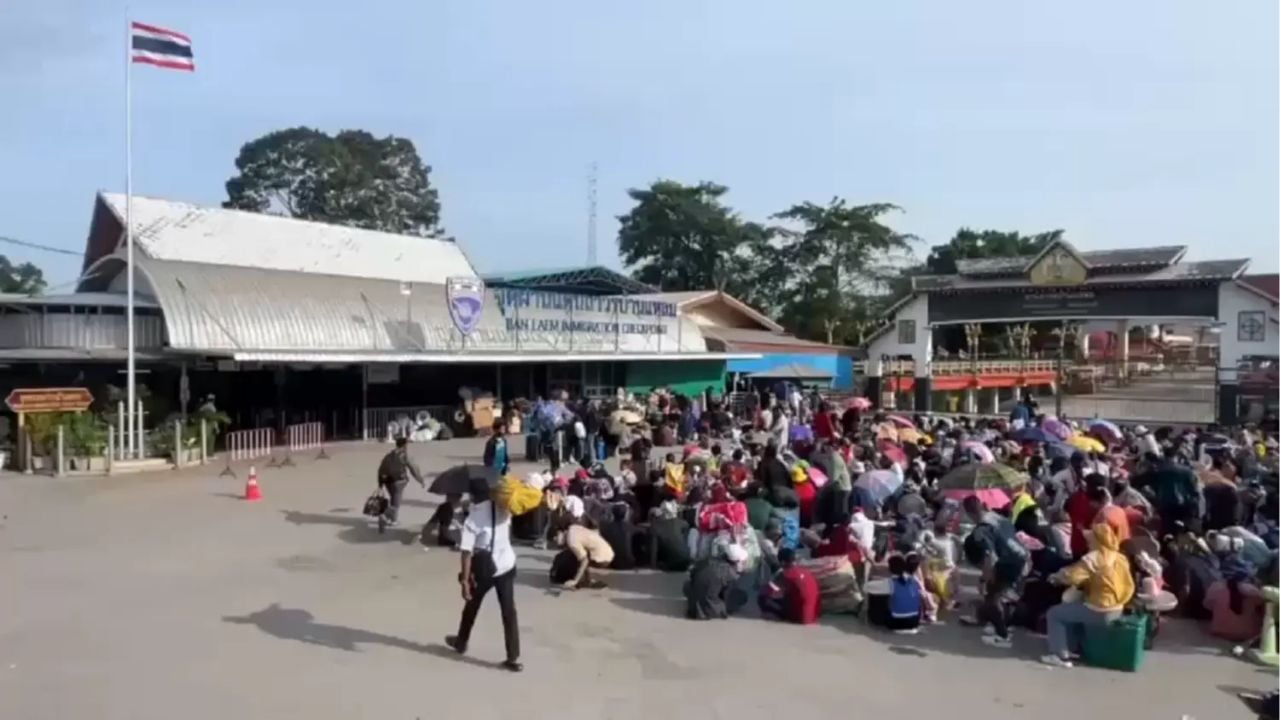 Cambodian workers flock to border to return home | Thaiger