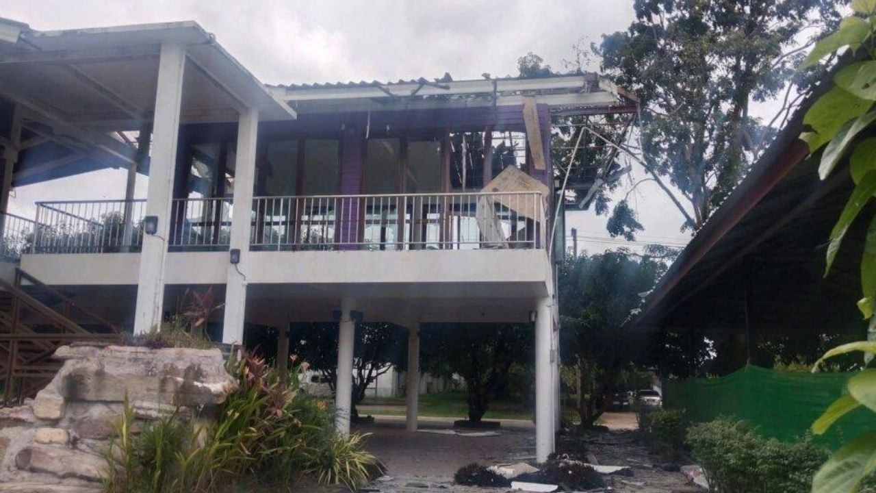 Thai hospital damaged in border clash