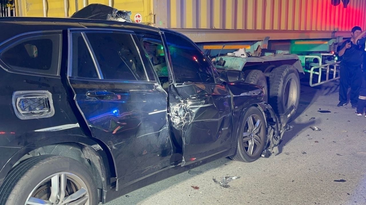 Thai woman dies crashing car into truck on Sukhumvit Road Chon Buri