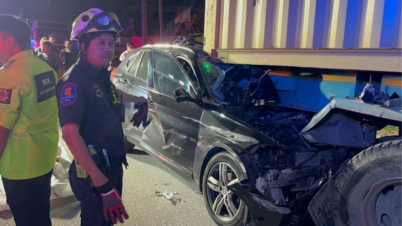 Thai woman dies after crashing SUV into parked truck in Pattaya | Thaiger