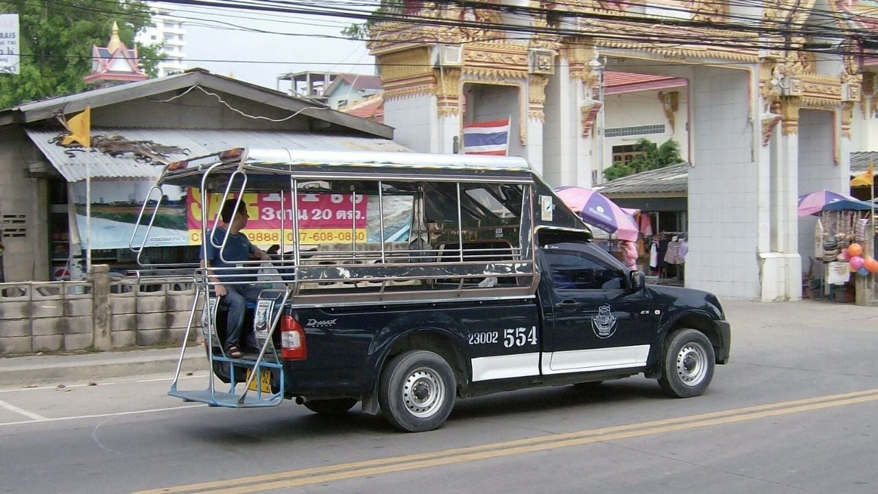 Thai netizens slam foreign couple for sexual act on Pattaya baht bus | News by Thaiger