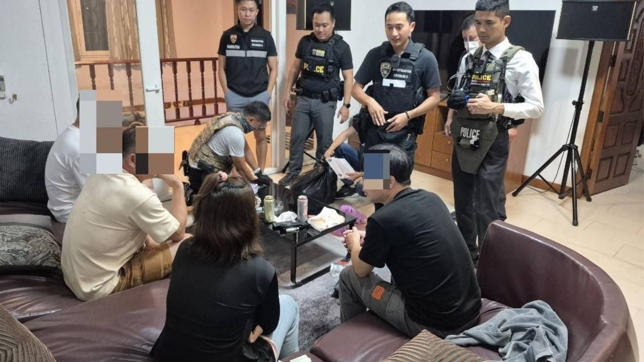 3 Chinese and 2 Laotian arrested for livestreaming sex from Pattaya pool villa | Thaiger