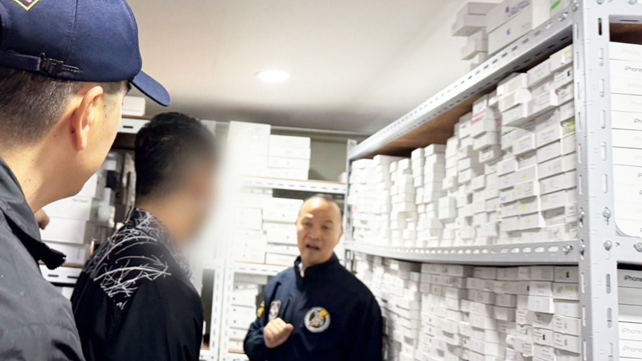 Remote control mobile phones loan sharks Pathum Thani