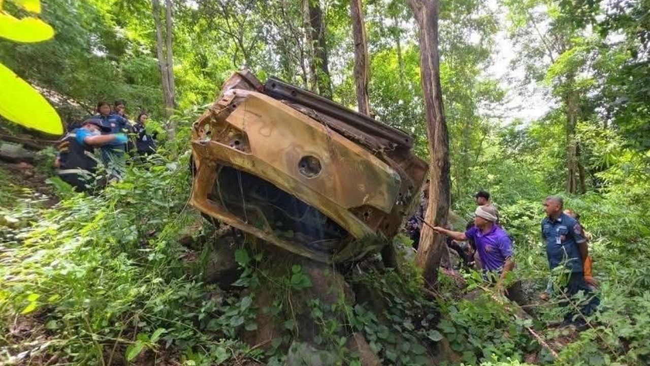 Car wreckage with human skeleton found in Phitsanulok ravine | Thaiger