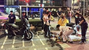 2 foreign men flee Pattaya motorcycle accident, leaving injured Thai woman | Thaiger