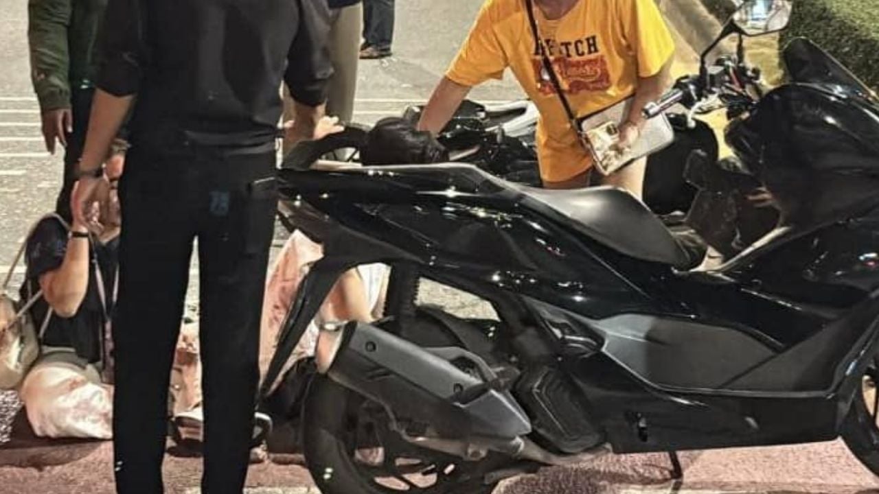 Injrued Thai woman left by two foreign men after motorcycle accident