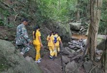 Thai tourist loses life after slipping while taking selfie at Chon Buri waterfall | Thaiger