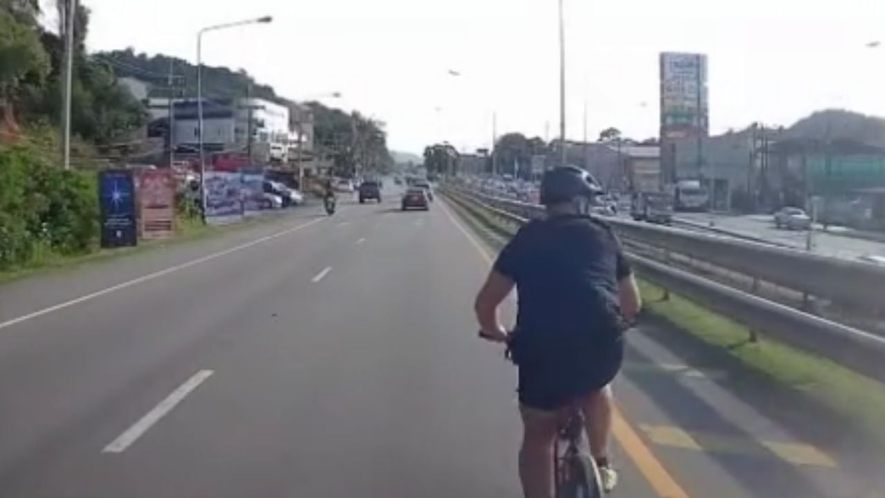 Foreign man criticised after cycling on Phuket main road