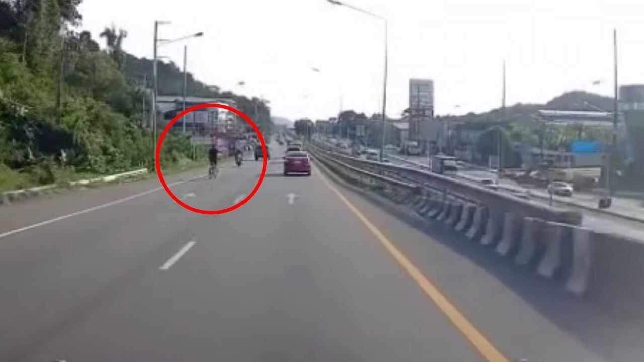 Foreign cyclist dangerously changes lane on Phuket road