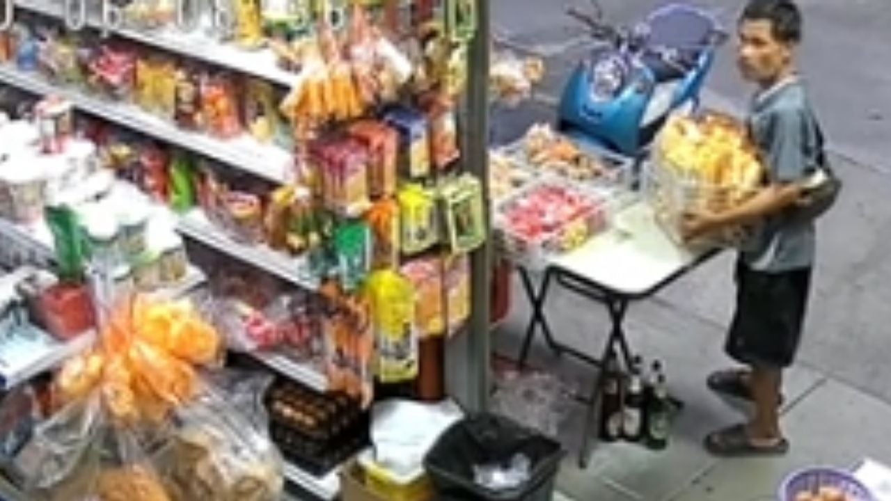 Grocery store owner's calm reaction against Burmese thief