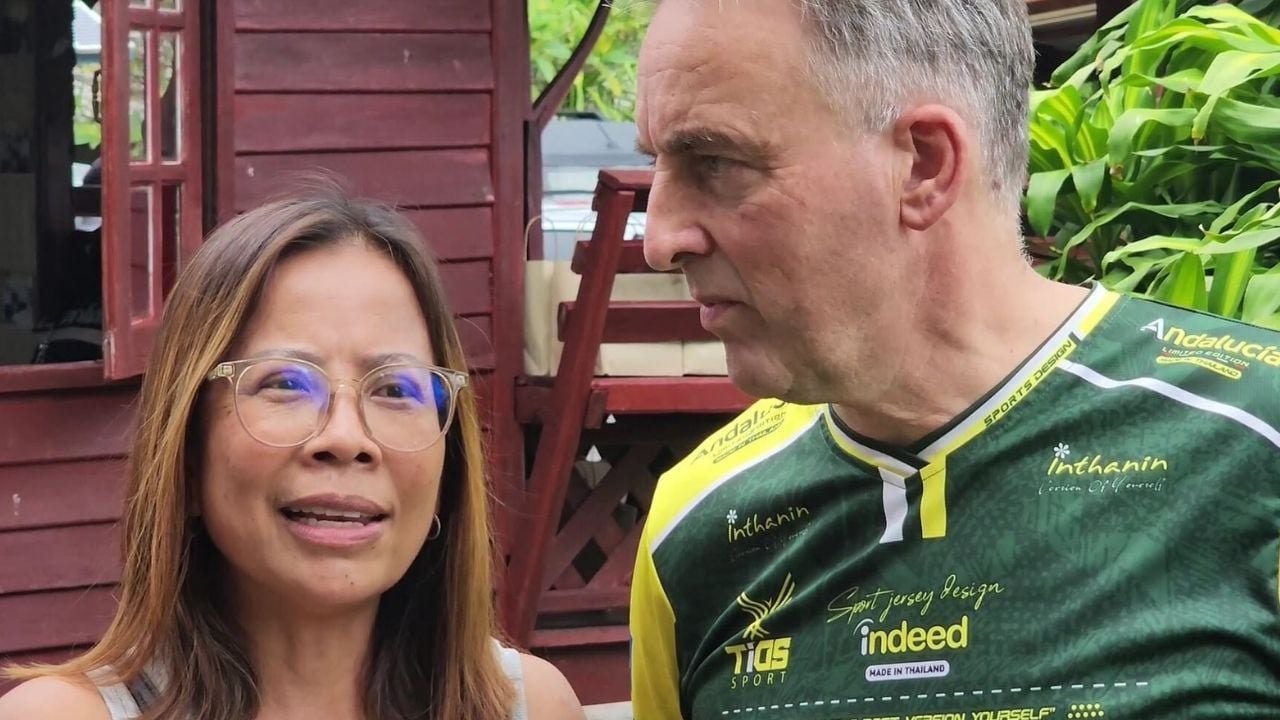 Dutch man and Thai wife recount escape from border clashes to ambassador | Thaiger