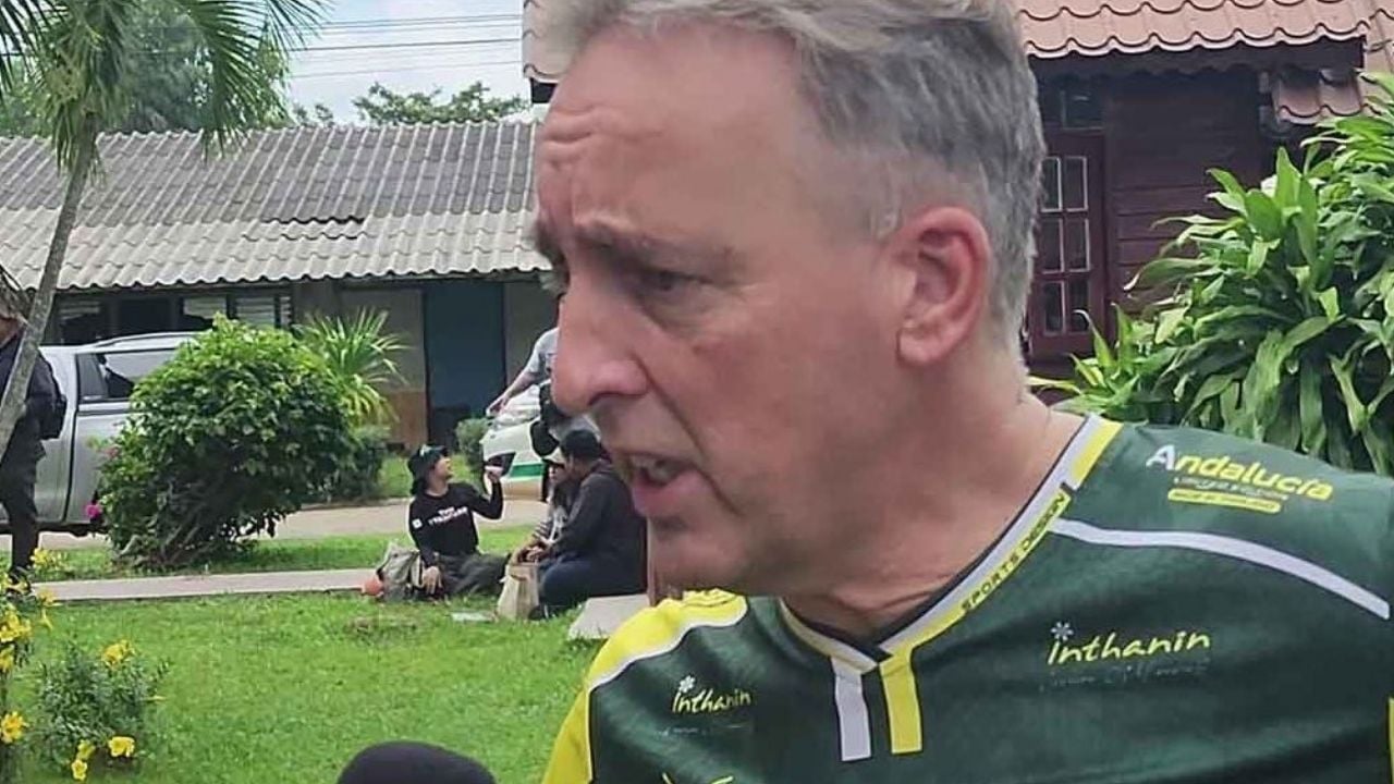Dutch man and Thai wife recounts escaping border clashes