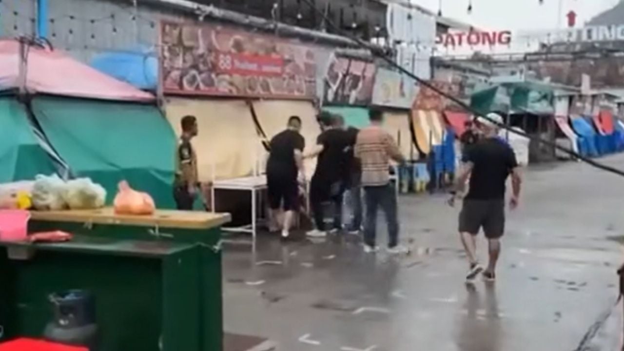 Foreigners filmed chasing and beating Thai man in Phuket | Thaiger