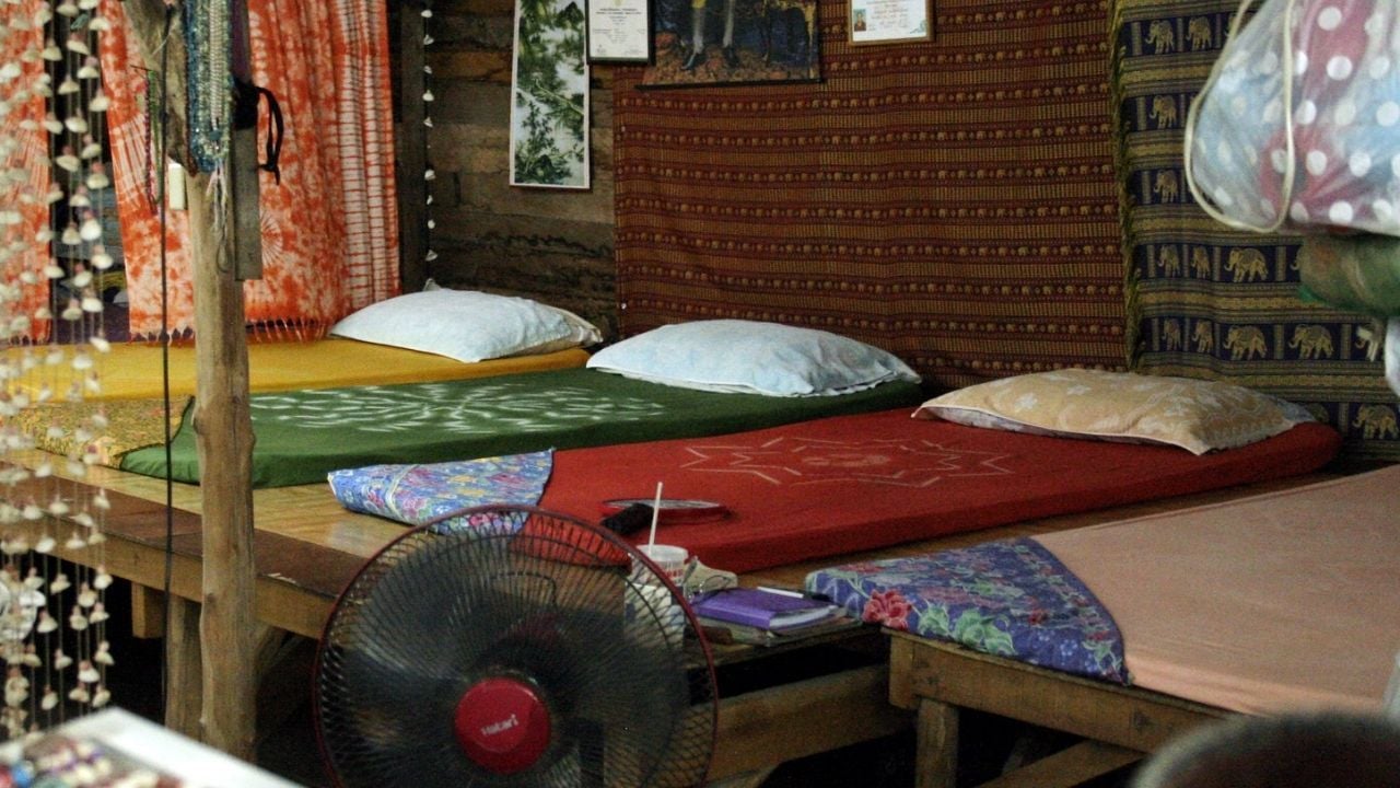 Egyptian massage shop owner forces Thai workers to offer oral sex