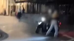 Bangkok taxi rider tries to run down passenger for safety complaint | Thaiger