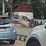 2 killed and 13 injured after rescue van runs red light in Rayong | Thaiger