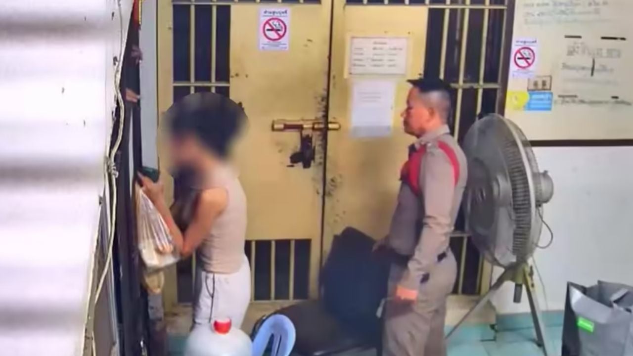 Thai woman caught smuggling drugs to boyfriend detained in police station | Thaiger