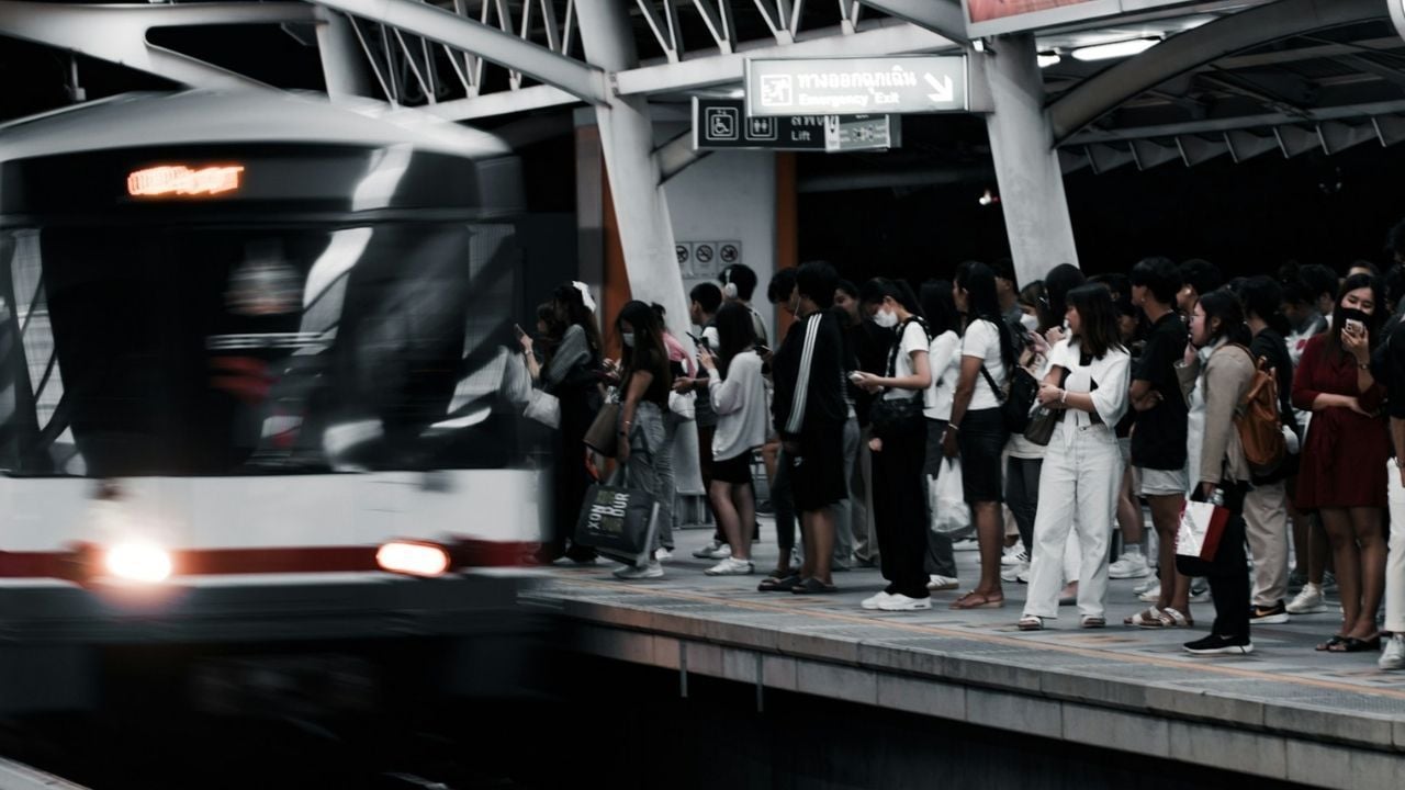 Bangkok launches 20-baht train fare registration amid legal uncertainty | Thaiger